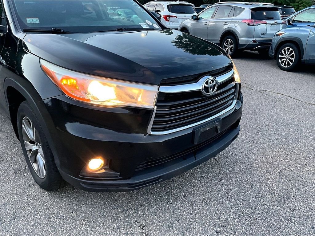 Used 2014 Black Toyota XLE V6 image 8