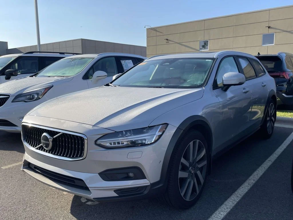 Used 2023 silver Volvo Ultimate image 2