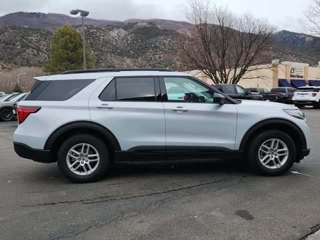 New 2026 Space White Metallic Ford Active image 2