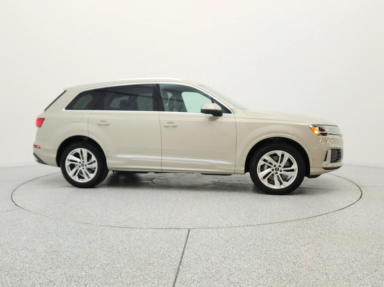 Used 2023 Vicuna Beige Metallic Audi Premium image 4