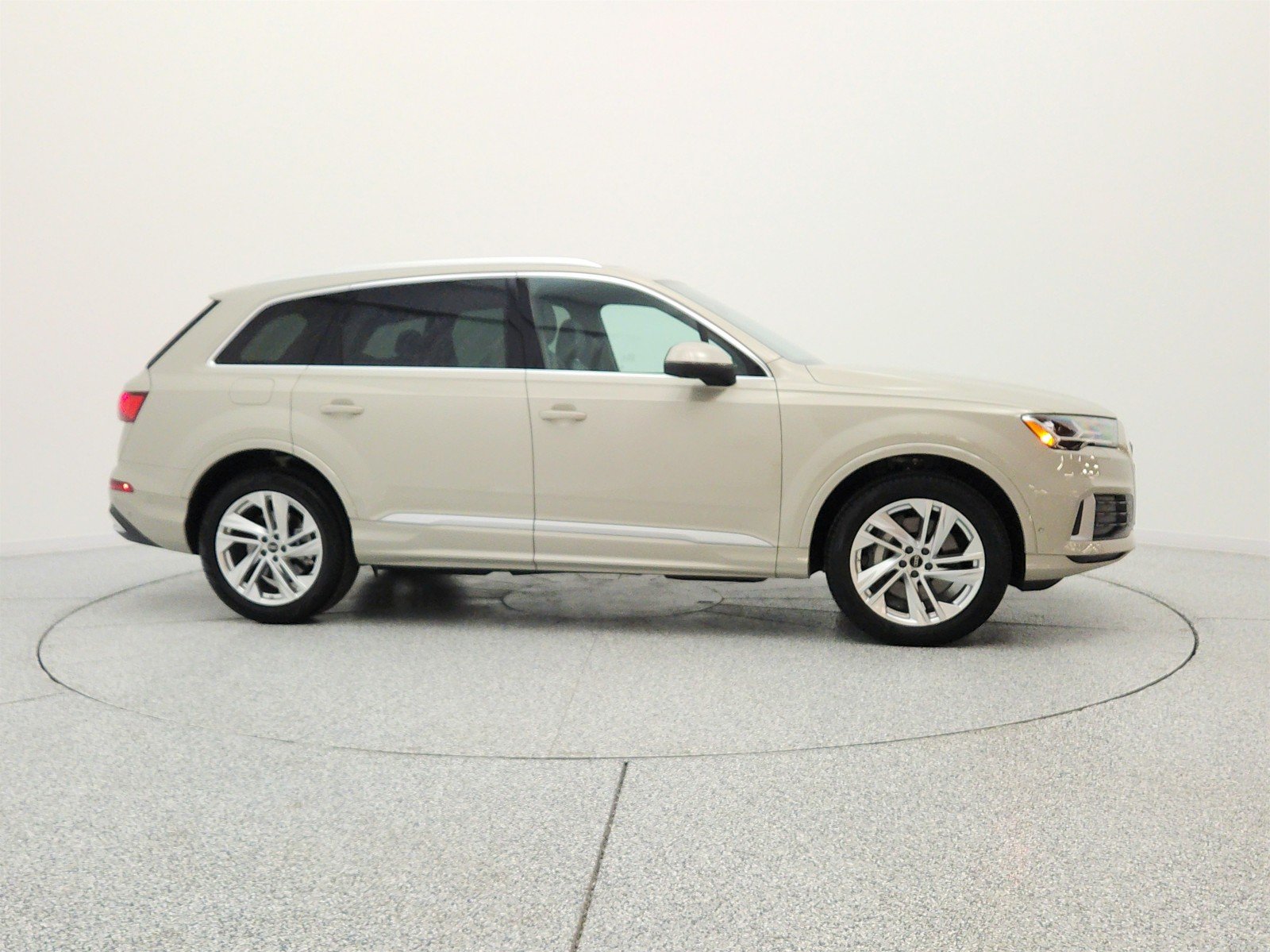 Used 2023 Vicuna Beige Metallic Audi Premium image 4