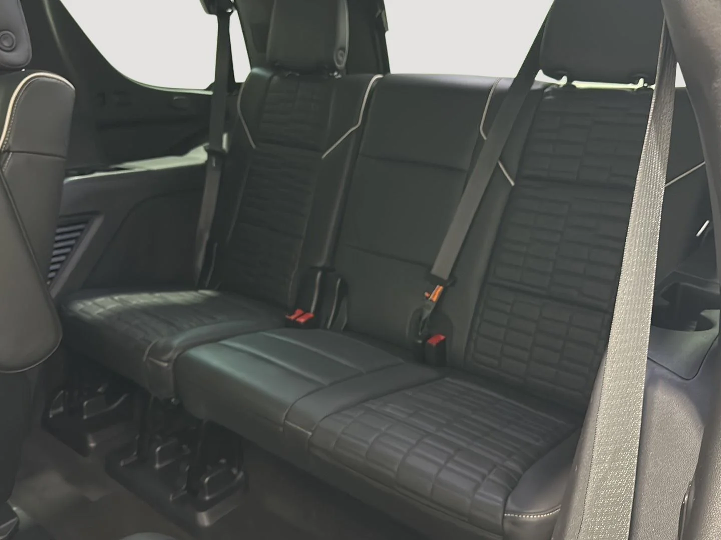 Used 2023 Crystal White Tricoat Cadillac Sport Platinum image 23
