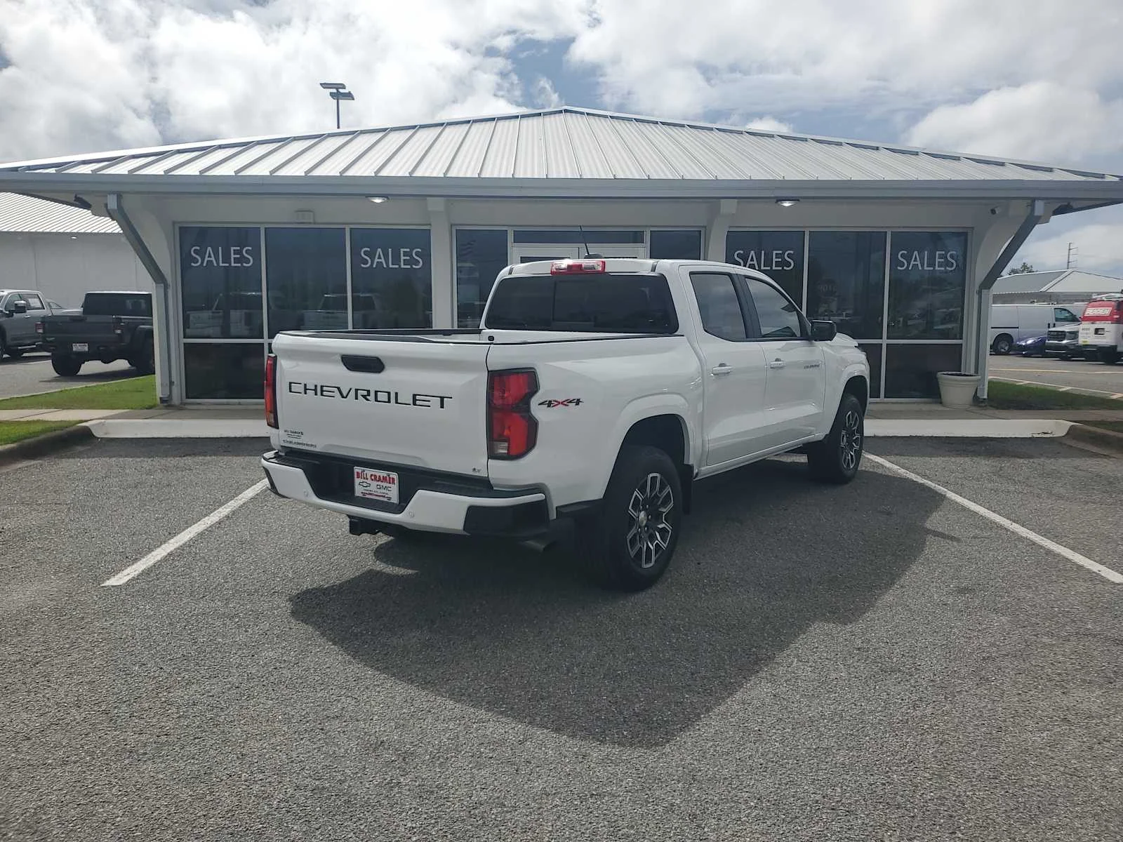 Used 2024 Summit White Chevrolet LT image 8