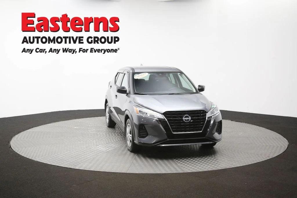 Used 2022 Silver Ford SE image 51