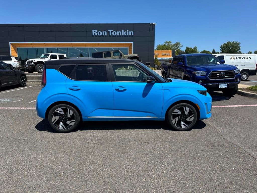 Used 2023 Surf Blue w/Black Roof Kia GT-Line image 10