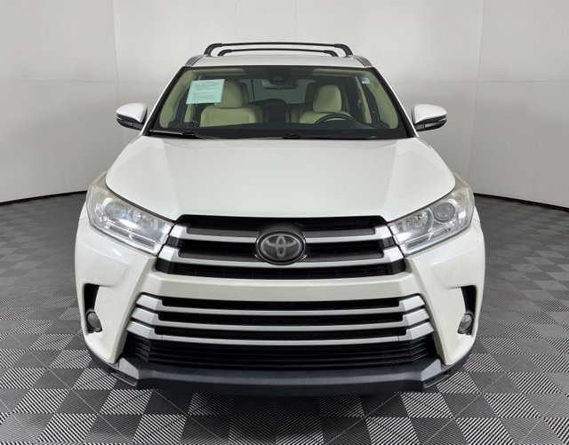 Used 2017 White Toyota XLE image 3