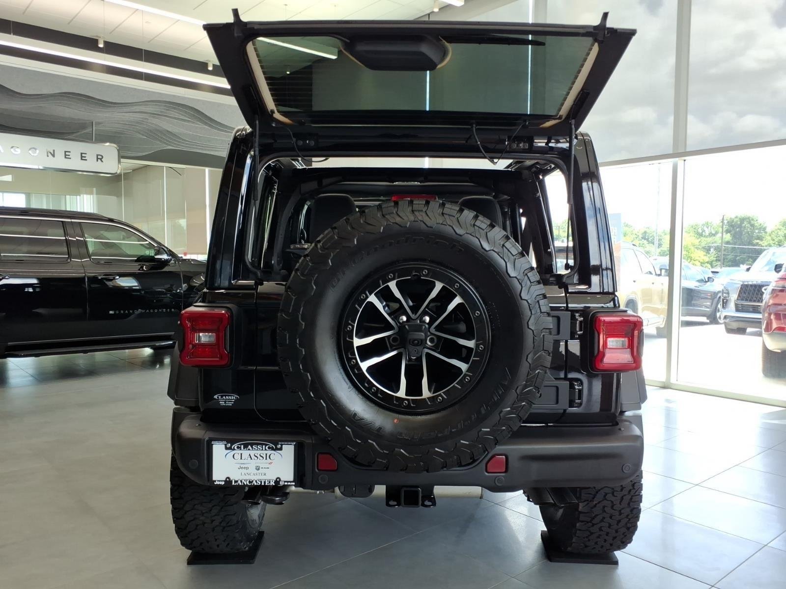New 2026 Black Clear-Coat Exterior Paint Jeep  image 16