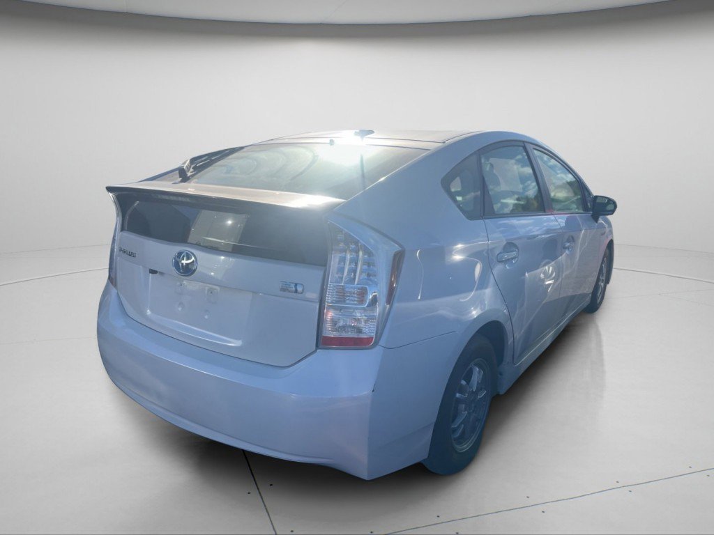 Used 2010 White Toyota V image 27