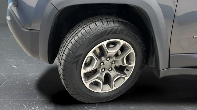 Used 2022 Granite Crystal Metallic Clearcoat Jeep Trailhawk image 37