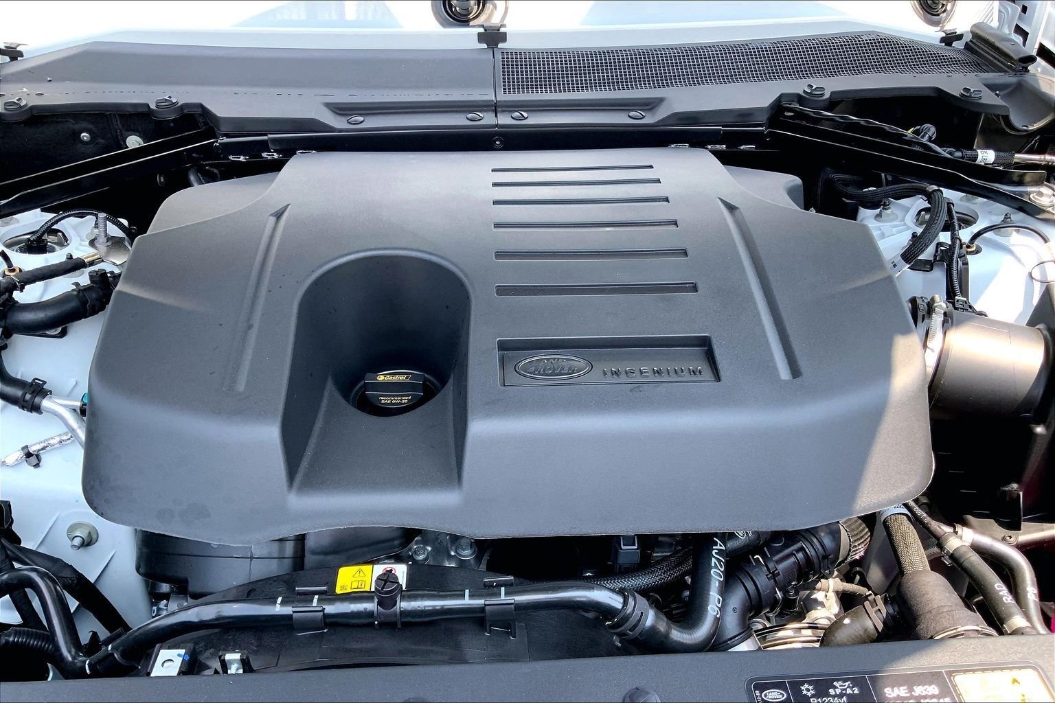 New 2026 Fuji White Land Rover X-Dynamic SE image 16