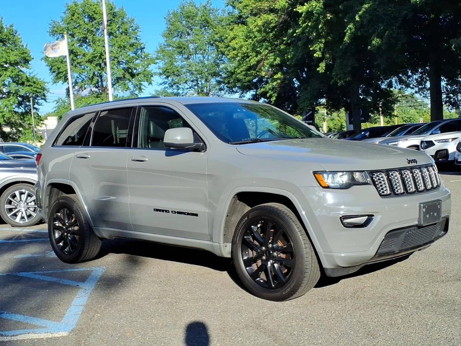 Used 2021 Granite Crystal Metallic Clear Coat Jeep Laredo X image 19