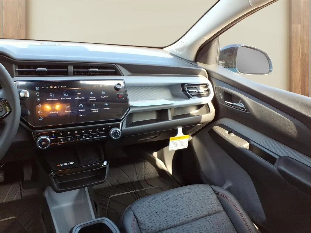 2027 Chevrolet Bolt RS - Photo 23