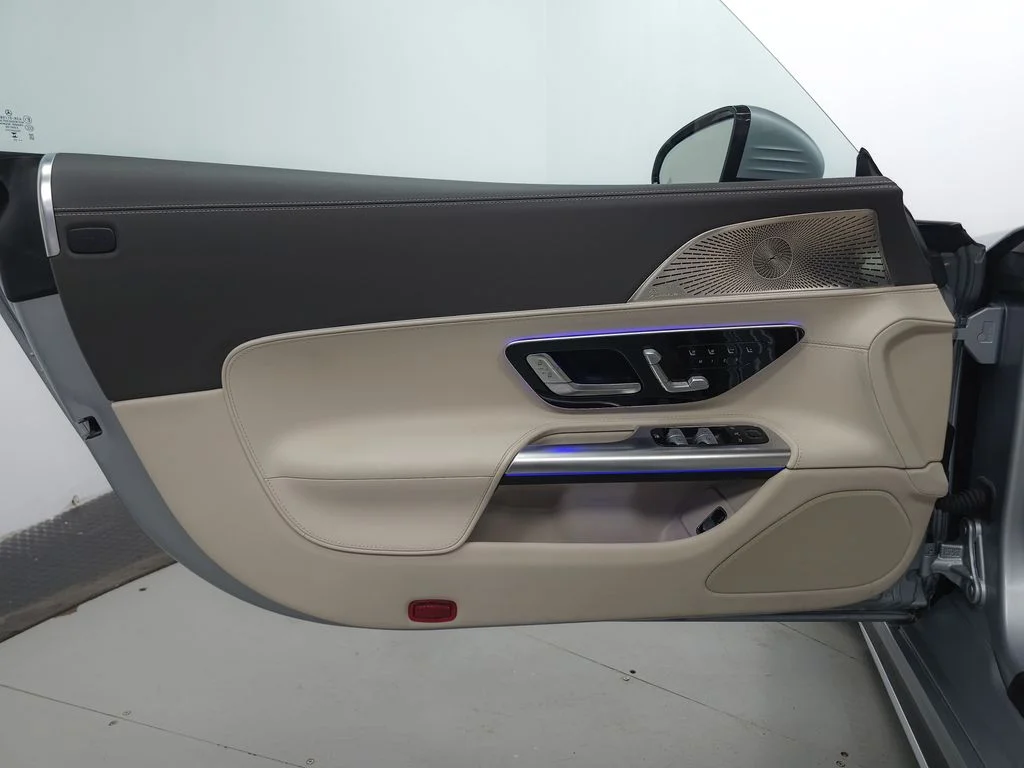 Certified Used 2025 MANUFAKTUR Cirrus Silver MAGNO Mercedes-Benz SL 63 AMG® image 6