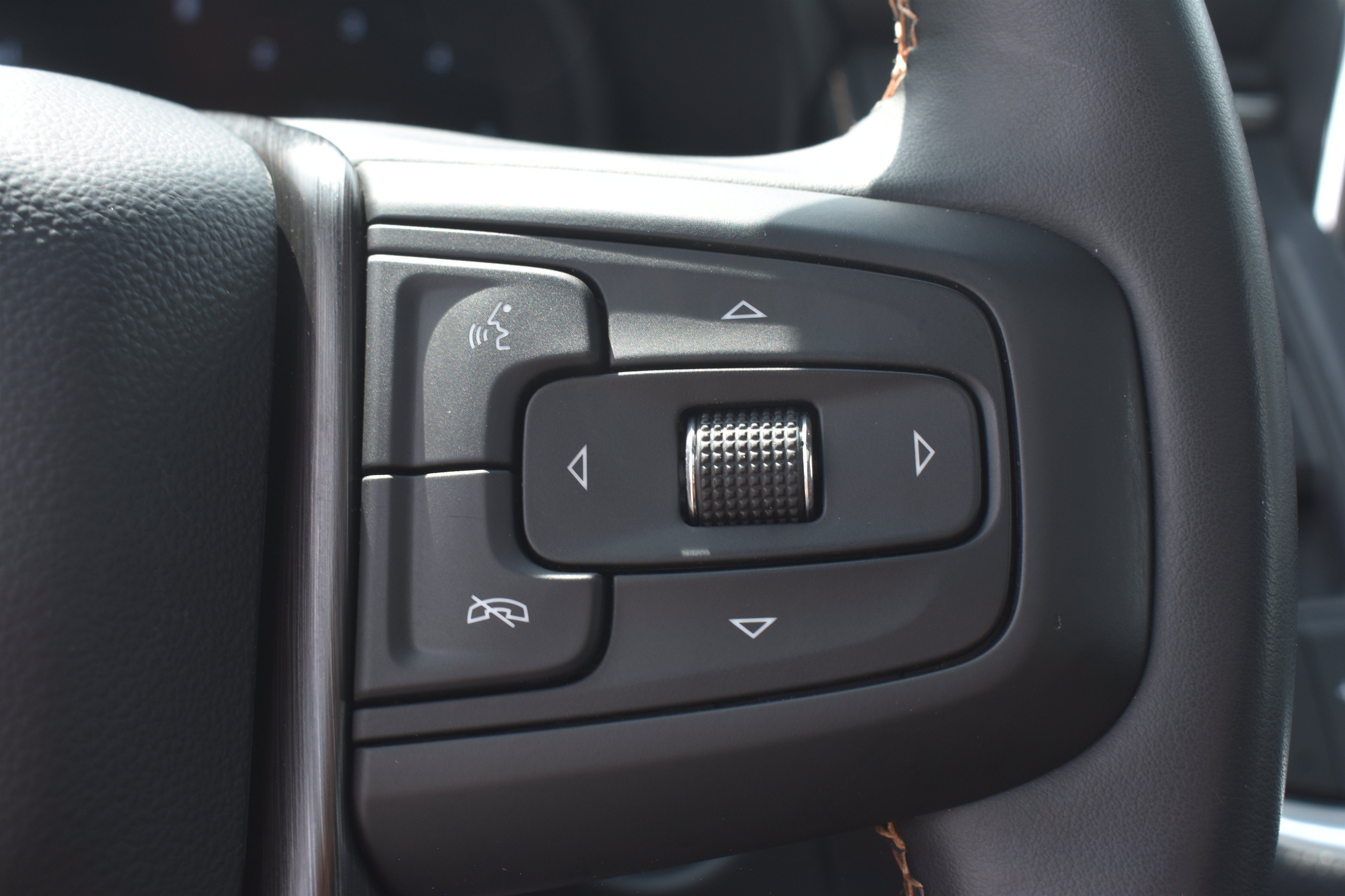2024 GMC Yukon AT4 - Photo 24