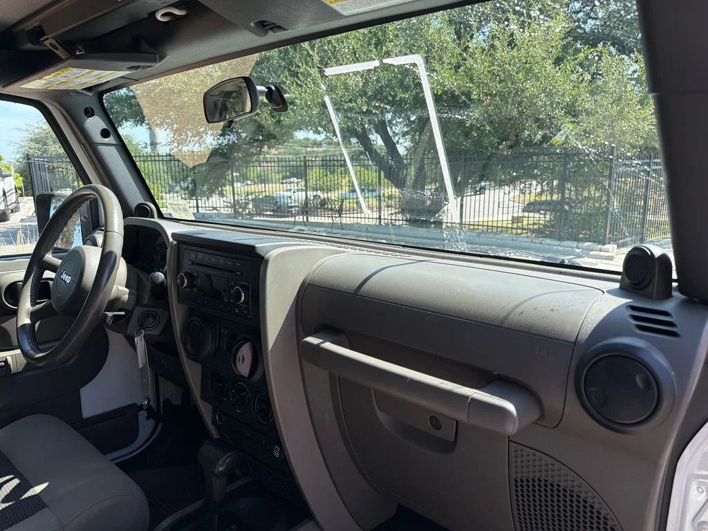 Used 2009 White Jeep X image 29