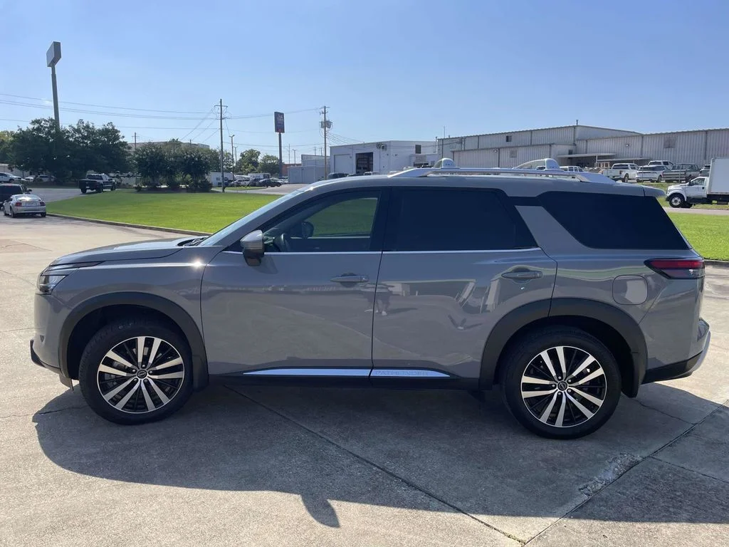 Used 2024 Gray Nissan Platinum image 6