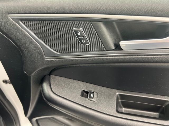 Used 2022 White Ford SE image 26