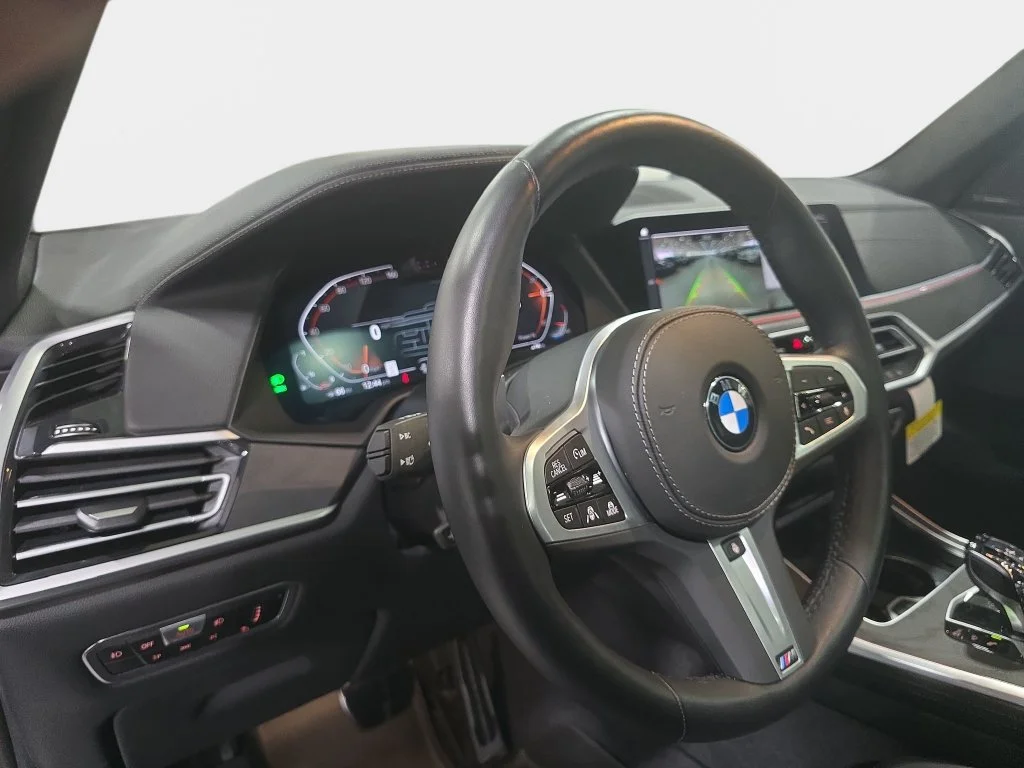 Used 2022 Mineral White Metallic BMW xDrive40i image 25