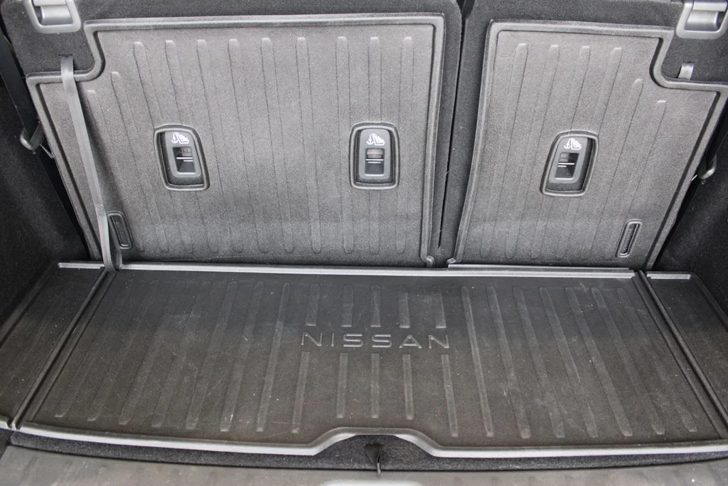 Used 2025  Nissan Platinum image 15