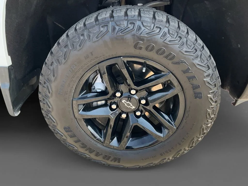 Used 2024 Summit White Chevrolet LT Trail Boss image 14