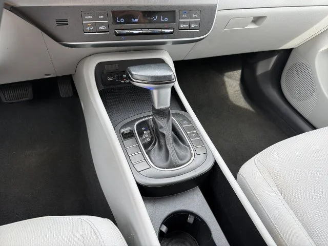 Used 2025 Red Hyundai SEL image 23