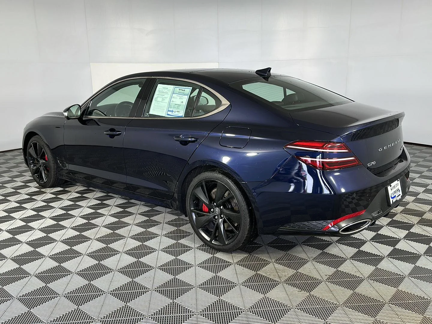 Used 2023 Capri Blue Genesis 3.3T image 5