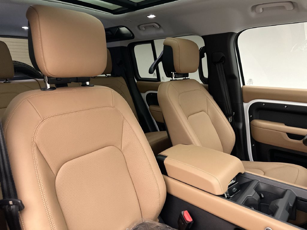 New 2026 Fuji White Land Rover S image 6