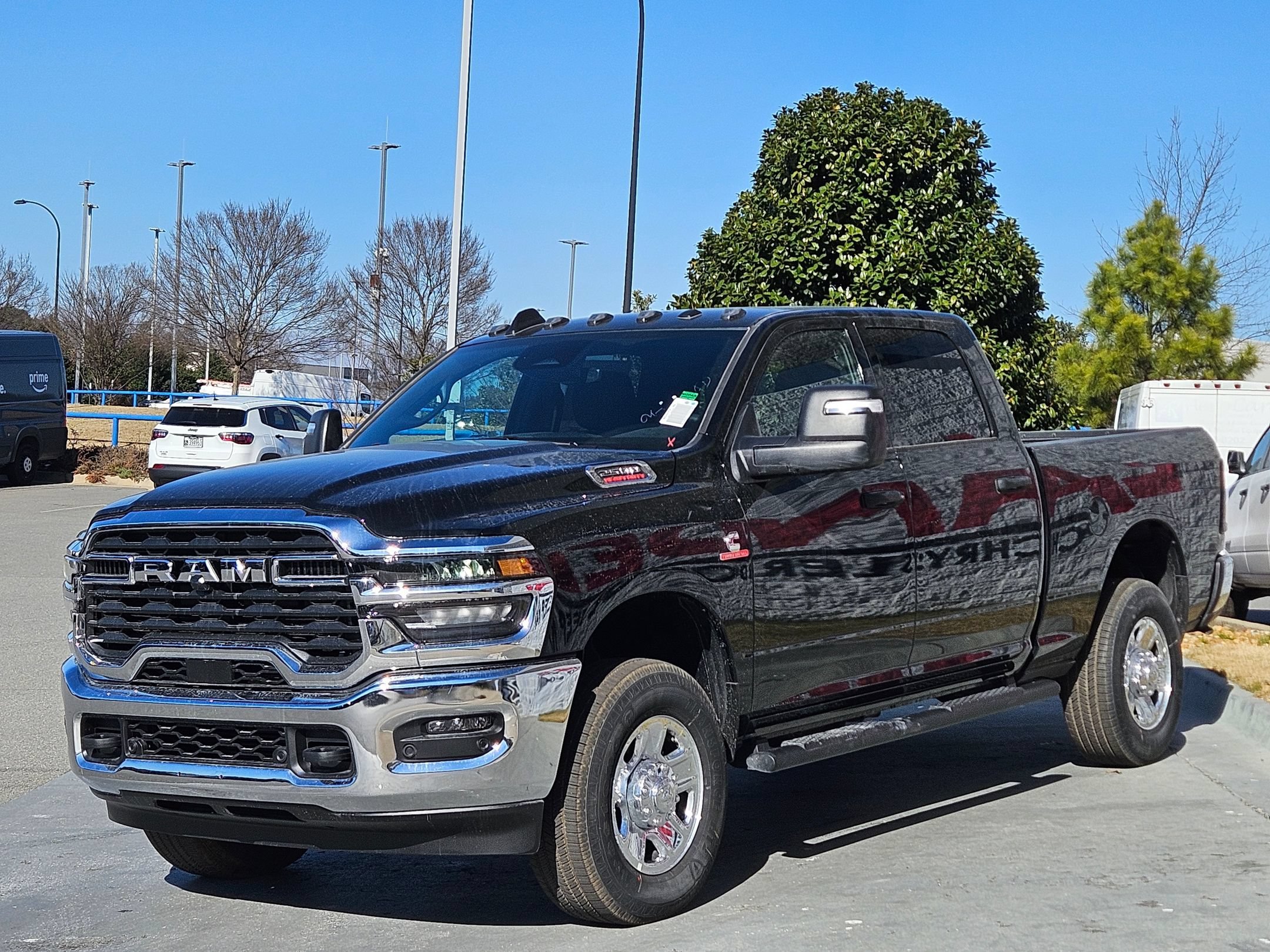 New 2026 Diamond Black Crystal Pearl-Coat Exterior Paint RAM Tradesman image 3