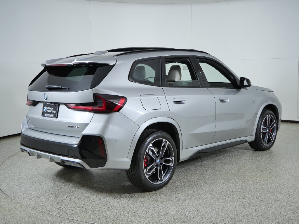 New 2027 Space Silver Metallic BMW xDrive28i image 9