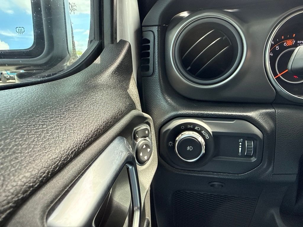 Used 2023 White Jeep Sport S image 28