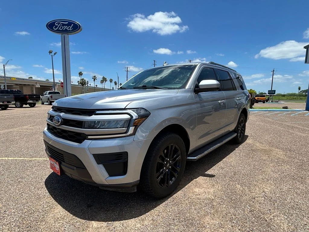 Used 2023 Silver Ford XLT image 3
