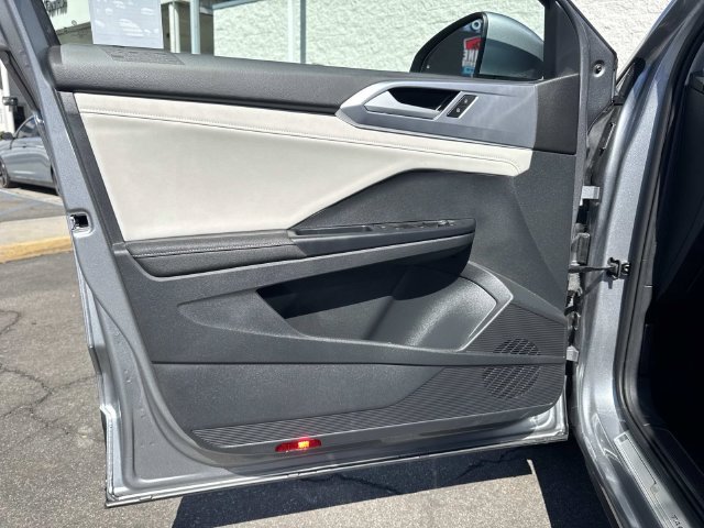 Certified Used 2025 Silver Volkswagen 1.5T SE image 21