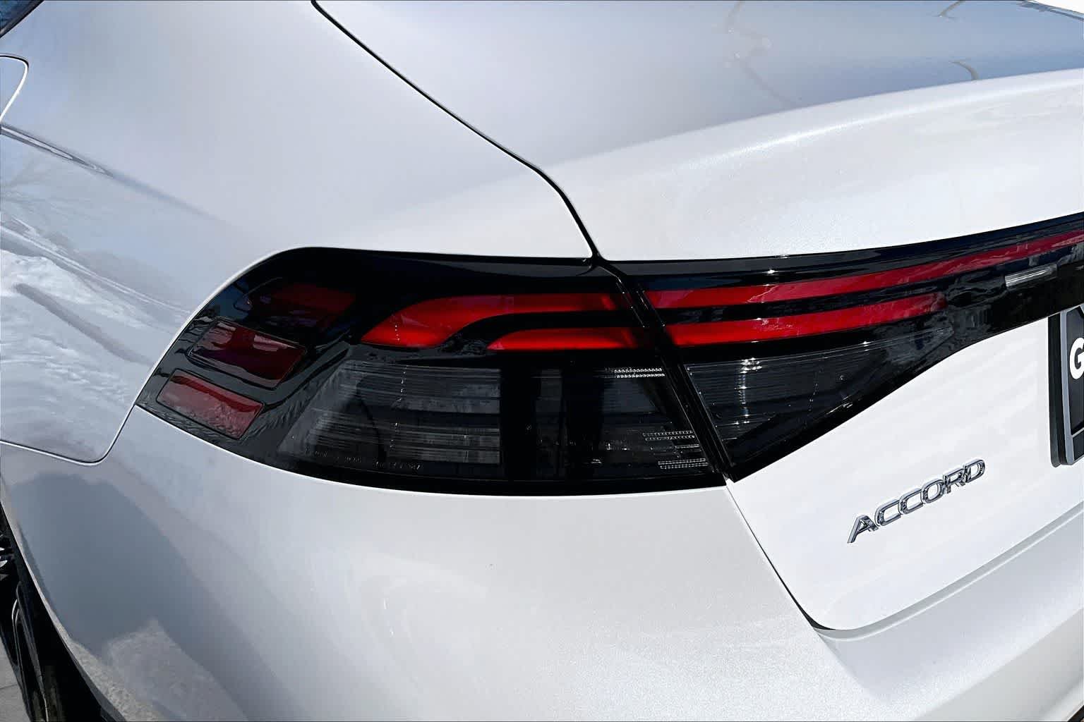 New 2026 Platinum White Pearl Honda SE image 14