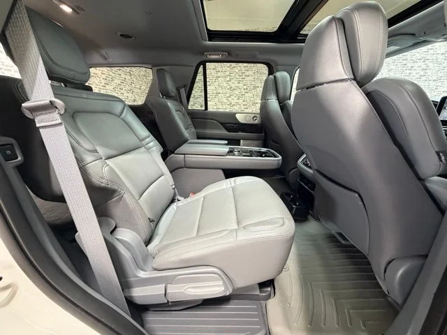 Used 2020 White Lincoln Reserve image 11