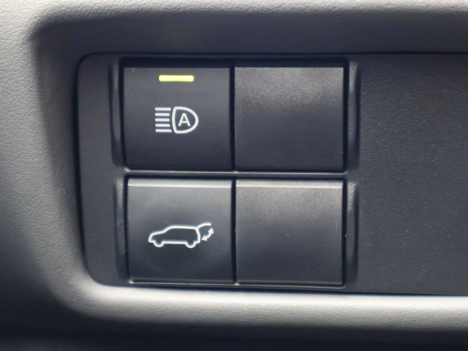 Used 2020 Magnetic Gray Metallic Toyota XLE image 20