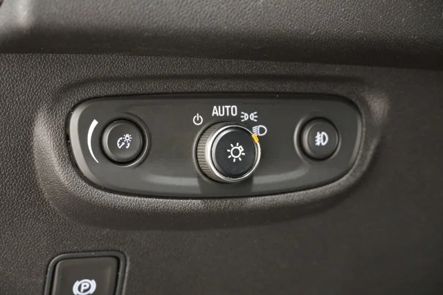 Used 2024  GMC SLT image 36