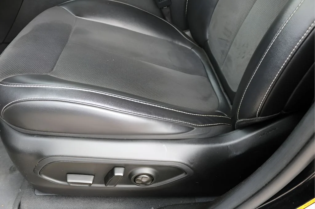 Used 2023 Black Jeep Altitude X image 12