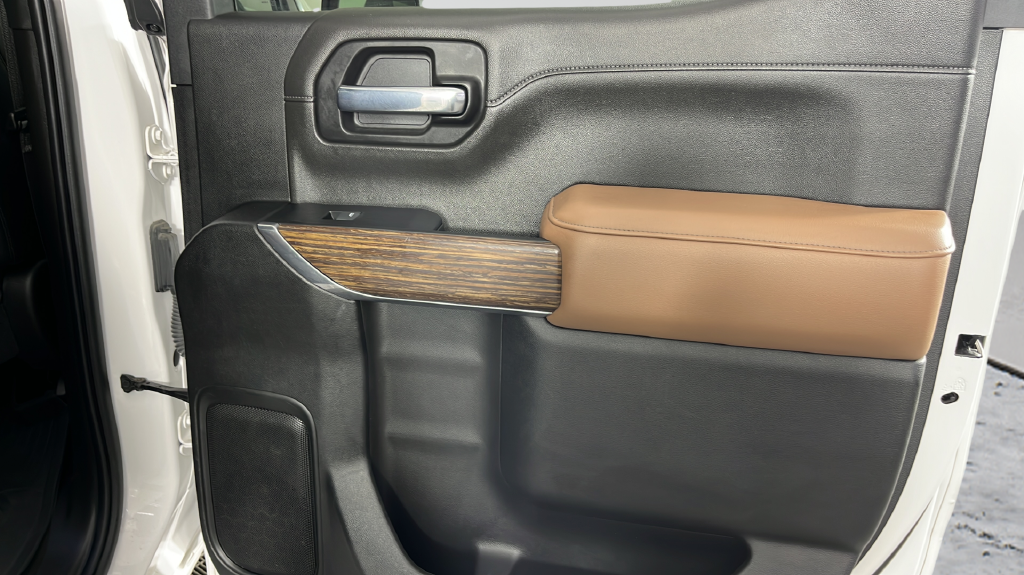 Used 2022 Beige Chevrolet High Country image 17
