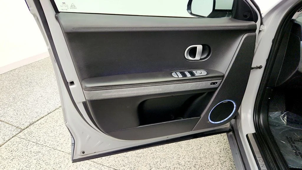 Used 2022 Cyber Gray Hyundai Limited AWD image 11