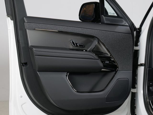 New 2026 Fuji White Land Rover Dynamic SE image 22