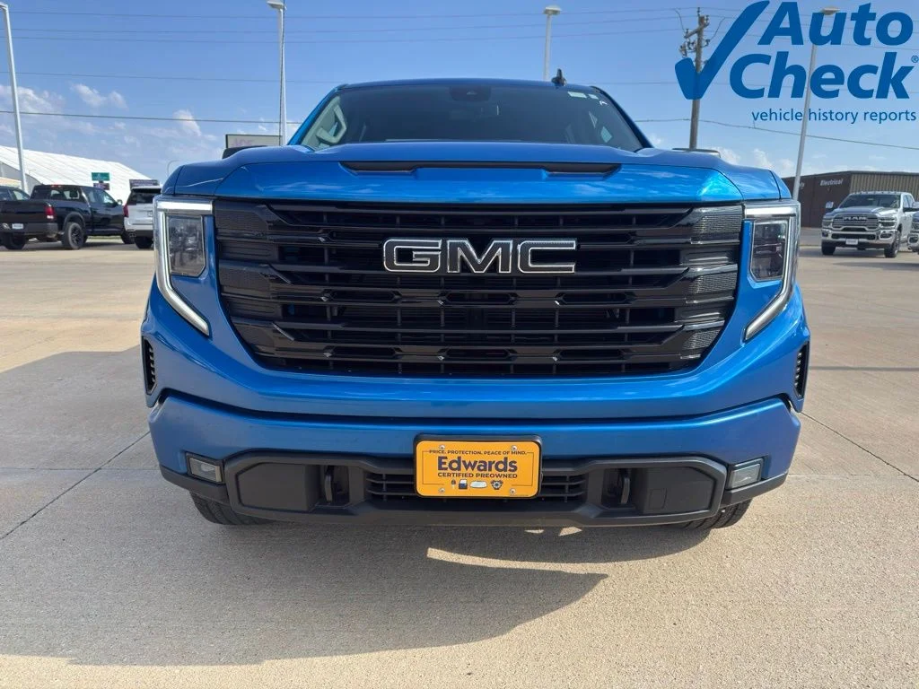 Used 2022 Blue GMC Elevation image 2