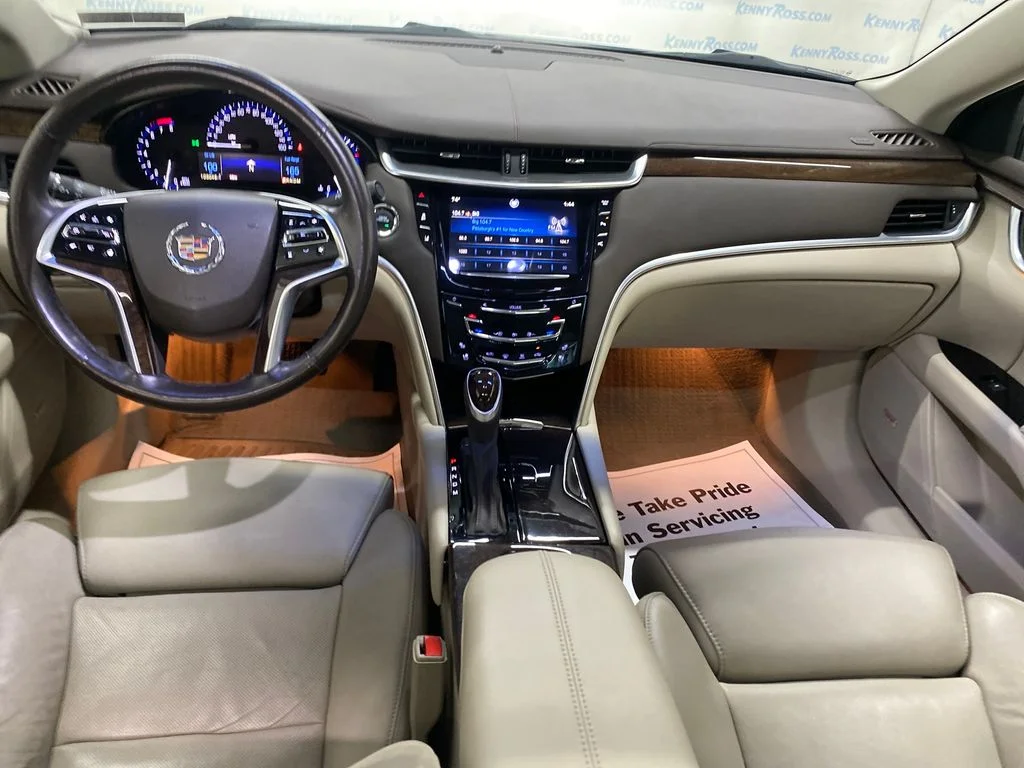 Used 2014 White Cadillac Luxury image 23