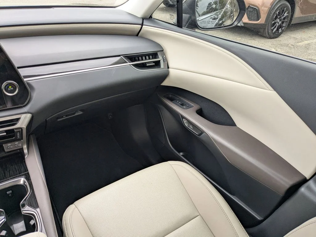 Used 2024 Black Lexus 350 image 18