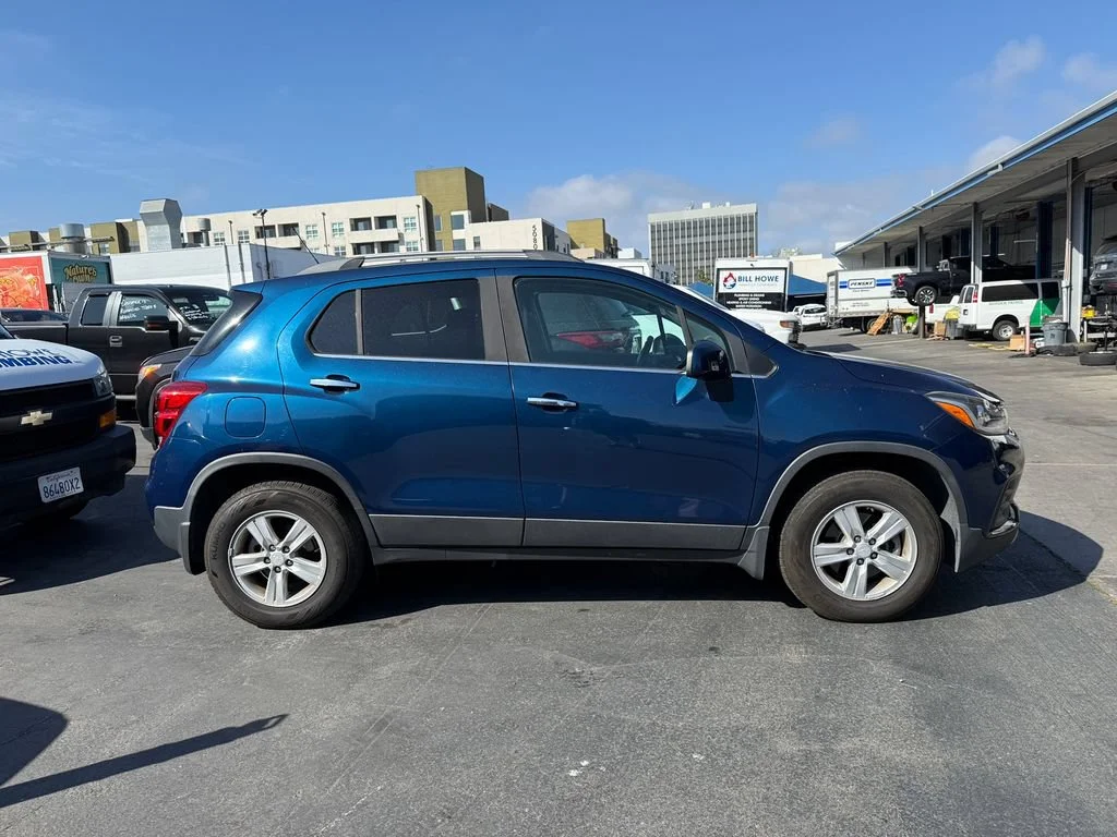 Used 2020 PACIFIC BLUE METALLIC Chevrolet LT image 13