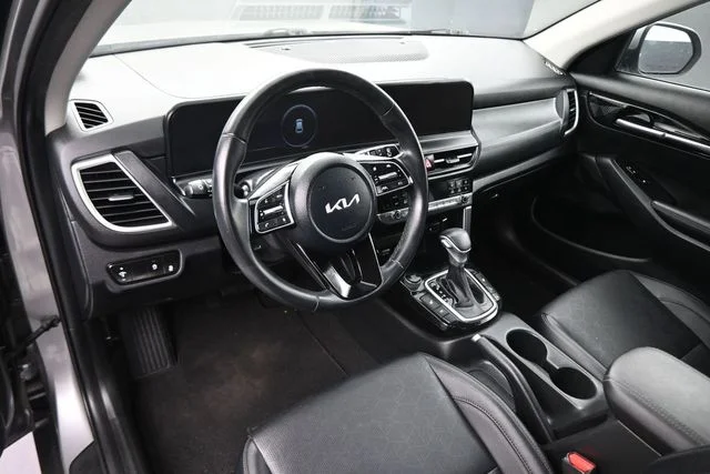 Used 2025 Gray Kia EX image 21