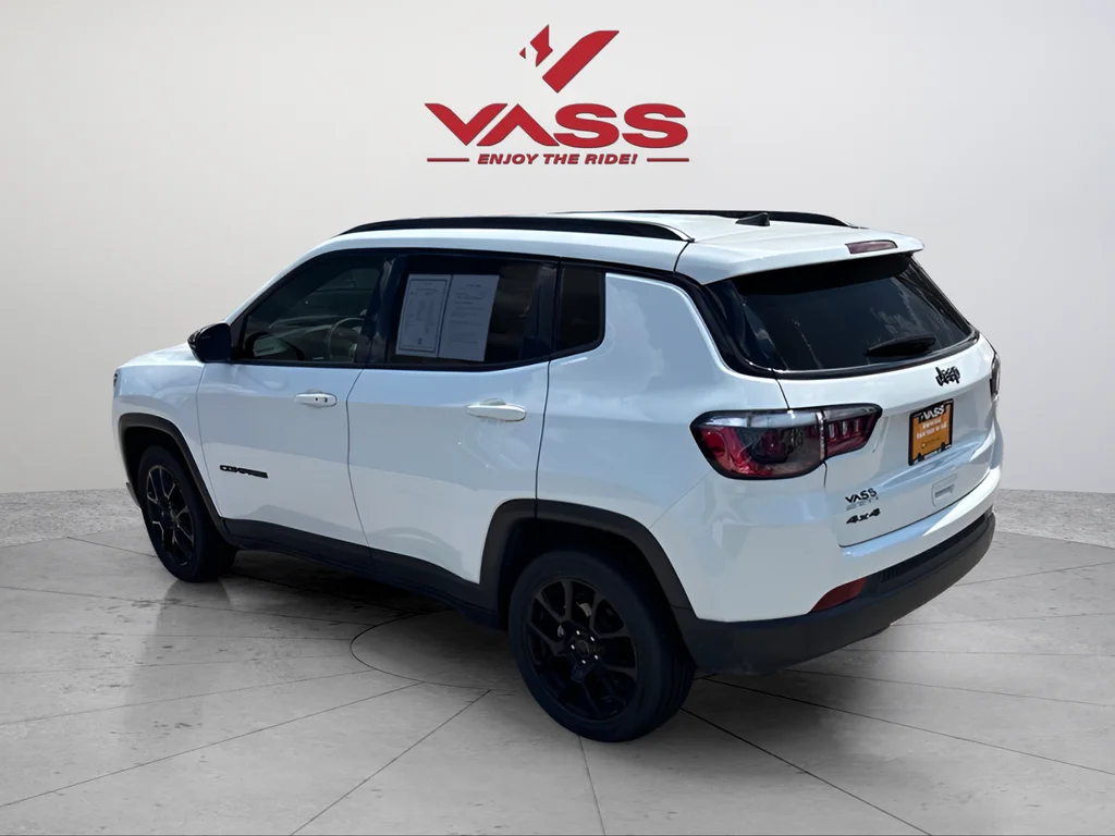 Used 2025 Bright White Clearcoat Jeep Latitude image 3