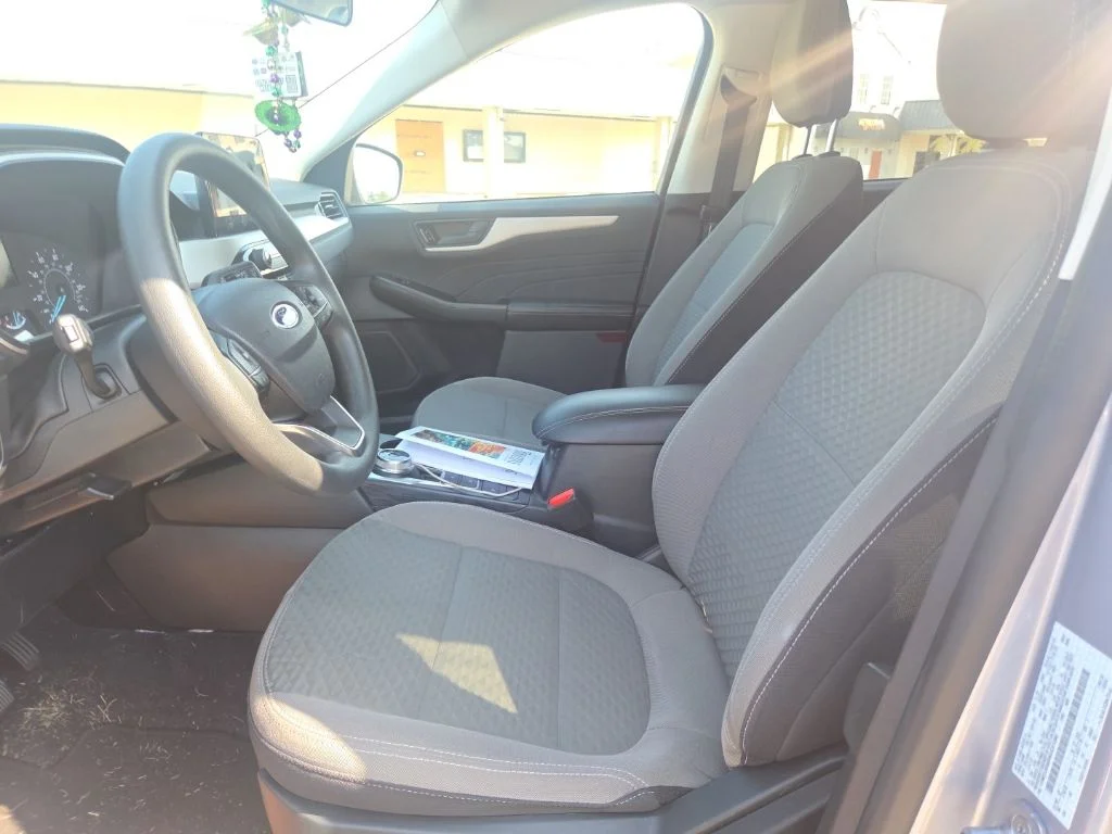 Used 2022 Blue Silver Metallic Ford SE image 18