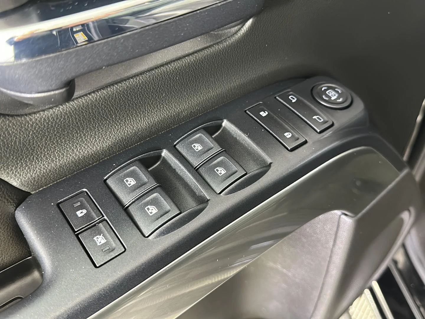 Used 2018 Black Chevrolet LT image 19