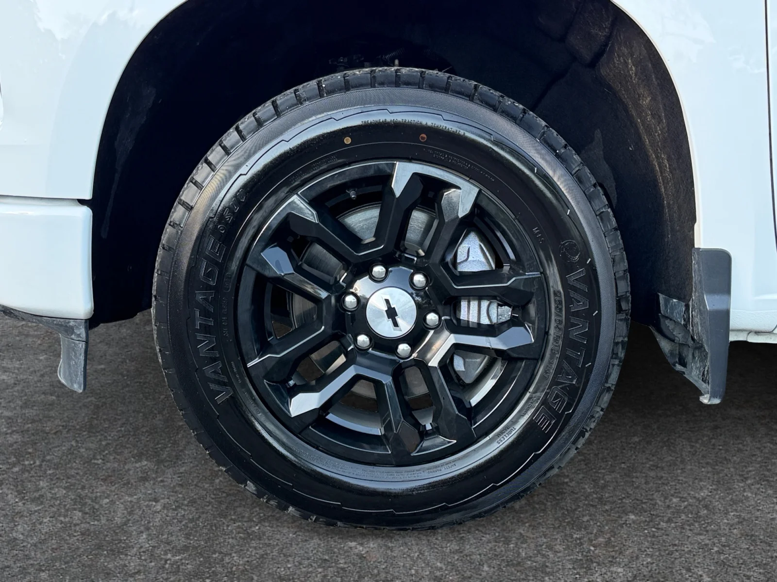 Used 2026 Summit White Chevrolet RST image 9