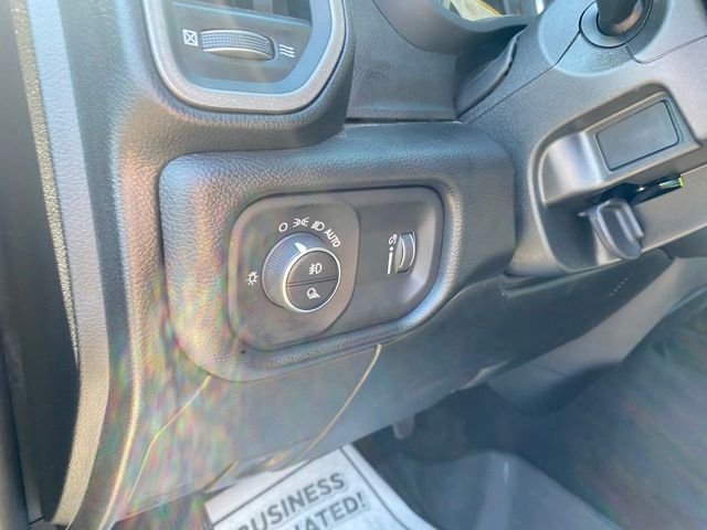 New 2026 Diamond Black Crystal Pearl-Coat Exterior Paint RAM Tradesman image 20